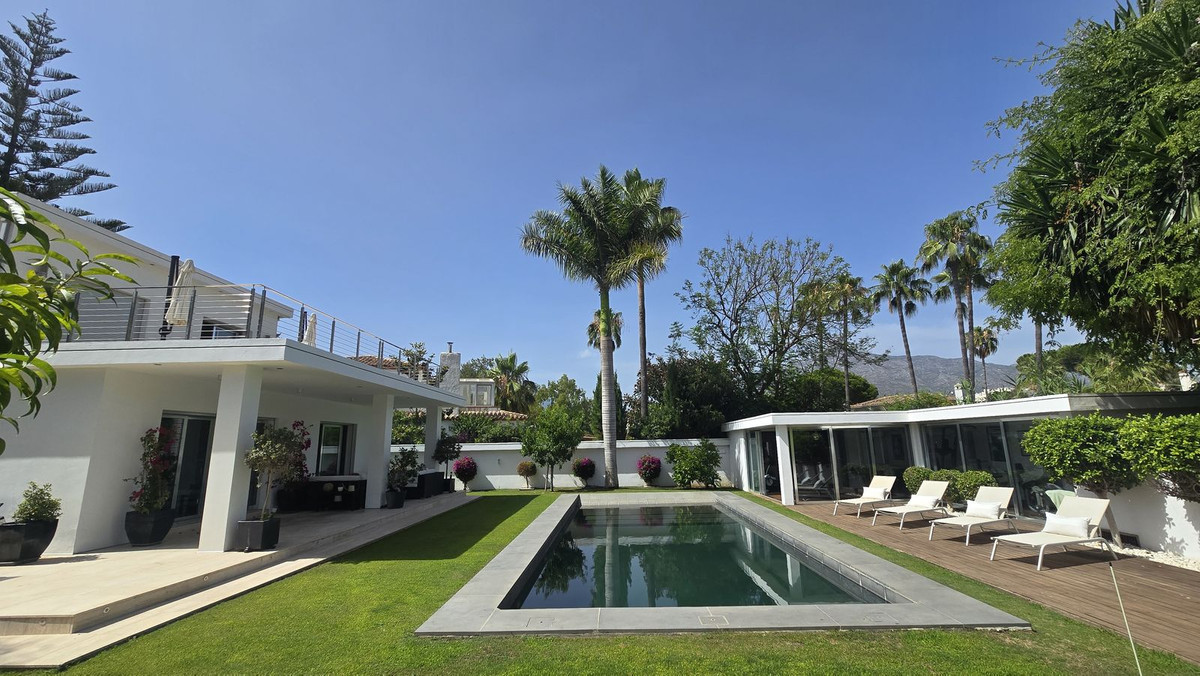 5 bedroom Villas for sale in Nueva Andalucía – R5421925 5 bedroom Villas for sale in Nueva Andalucía – R5421925